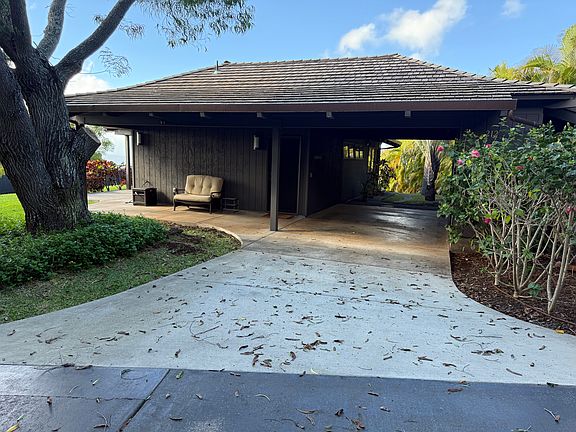 Private Carport next to the front entrance.