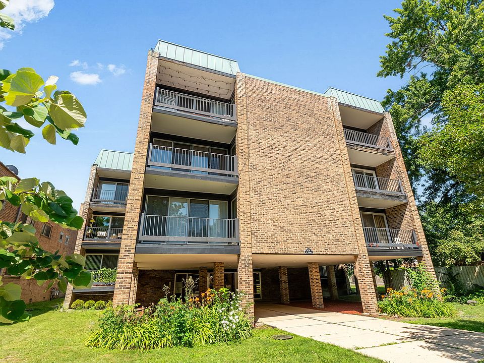1st image of 4136 N California Ave Unit 201