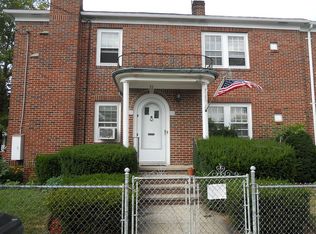 35 Chaucer St, Providence, RI 02908