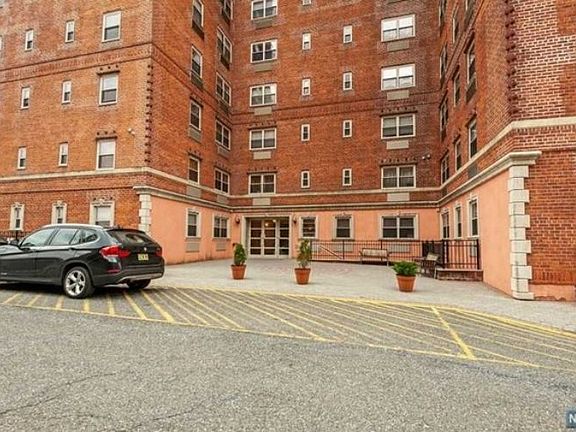 3rd image of 70 S Munn Ave APT 903