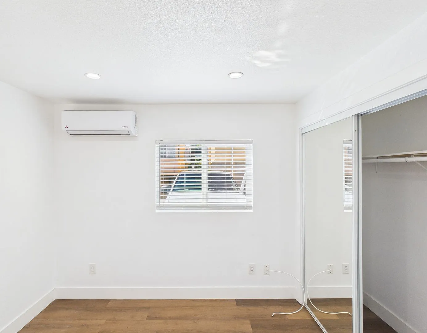 4018 Alabama Street - 2 Bedroom x 1bath - 1 month free with 14-month lease. — Photo 3