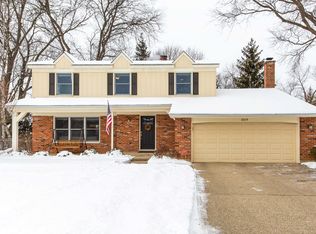 1019 Mayfair Dr, Libertyville, IL