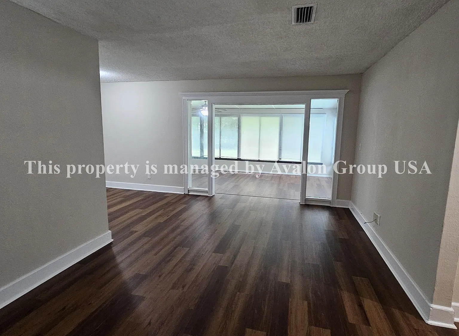3 bed, 1077 sqft, $1,425 — Photo 2