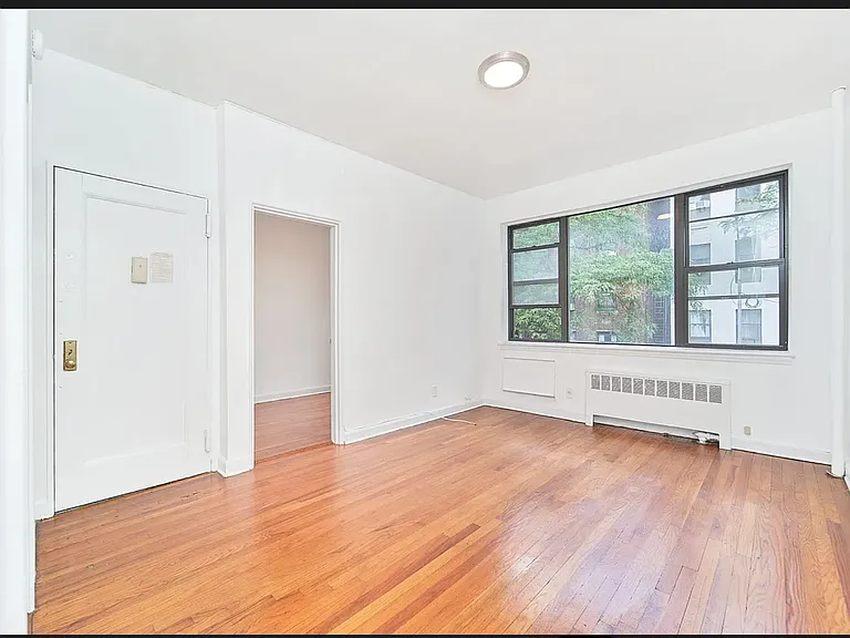402 W 45th St #3D — Photo 3