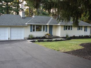 28 Perry Dr, Ewing, NJ 08628