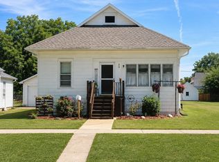319 S Main St, Gilman, IL 60938