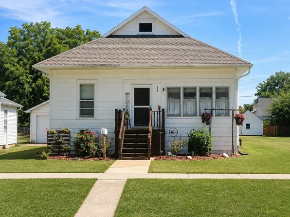 319 S Main St, Gilman, IL 60938