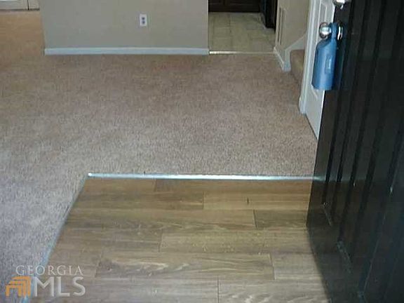 LARGE FOYER!
