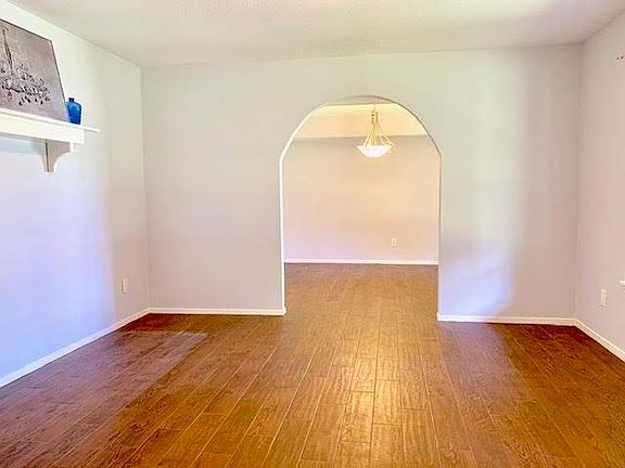 4th image of 729 Cedar Lawn Dr