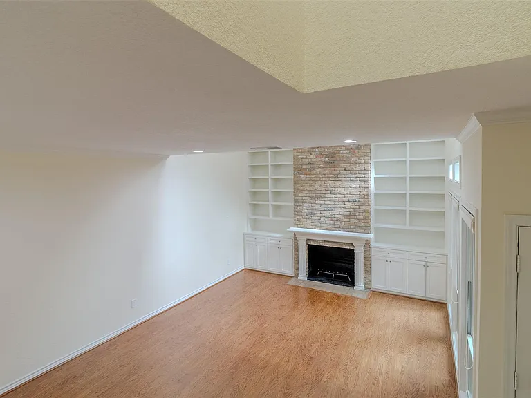 4520 Glenwick Ln — Photo 9