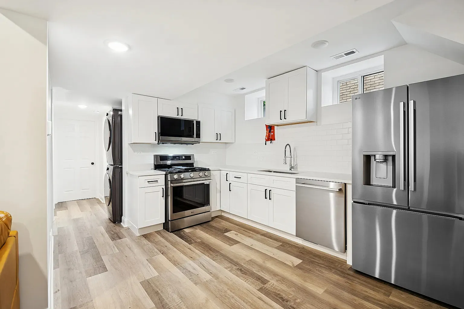 7 bed, 3443 sqft, $1,000 — Photo 2