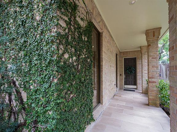 2nd image of 1527 Haven Lock Dr