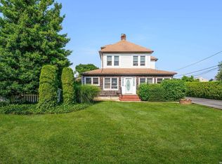 46 Miller Rd, Hicksville, NY 11801