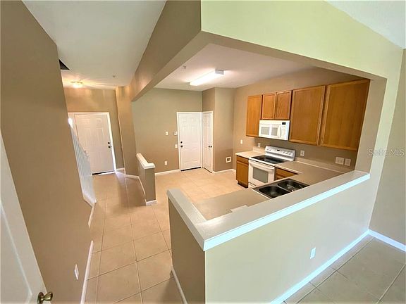 4th image of 6235 Goethe St Unit 102