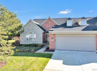 47677 Vistas Circle Dr N, Canton, MI 48188