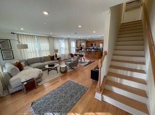 24 Independence Dr, Chestnut Hill, MA 02467