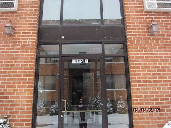 4th image of 2905 W Summerdale Ave APT 1C