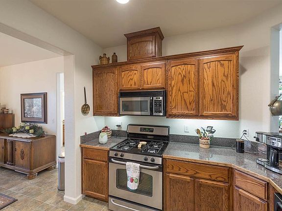 5th image of 28 Creekhaven Dr