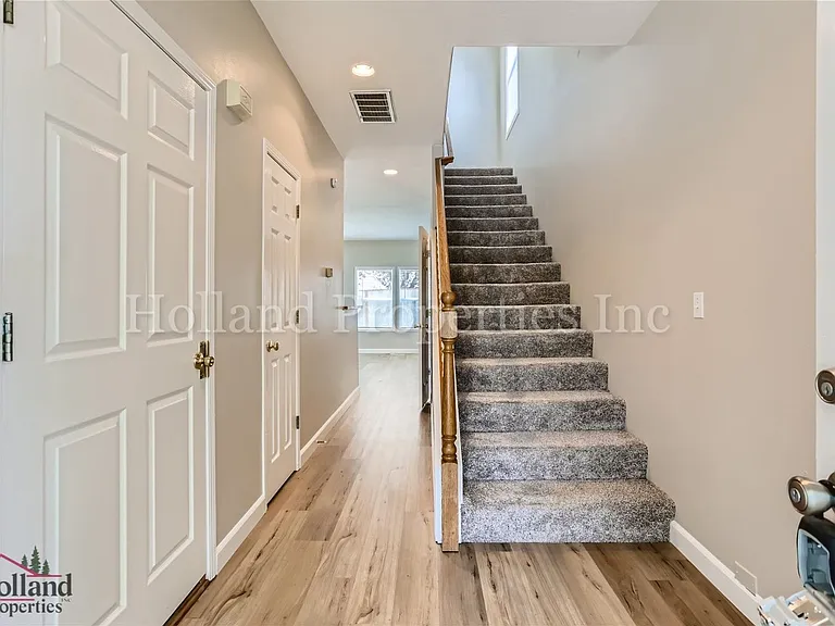 3133 NE 13th Pl — Photo 5
