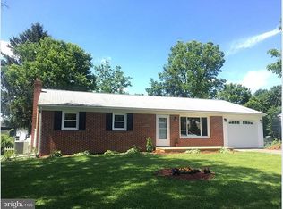 16 Pocono Dr, Mechanicsburg, PA 17055