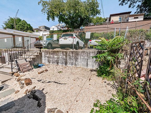 4th image of 224 E Hector St #2