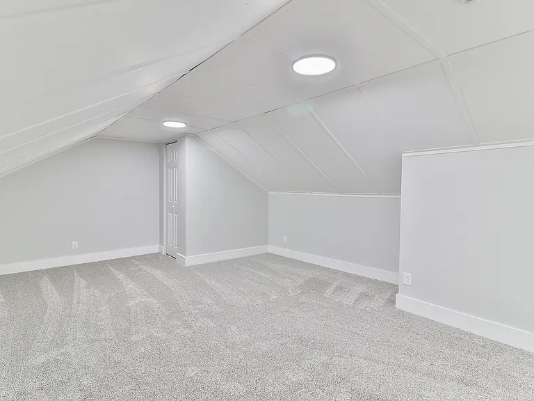 343 S Charles St — Photo 10