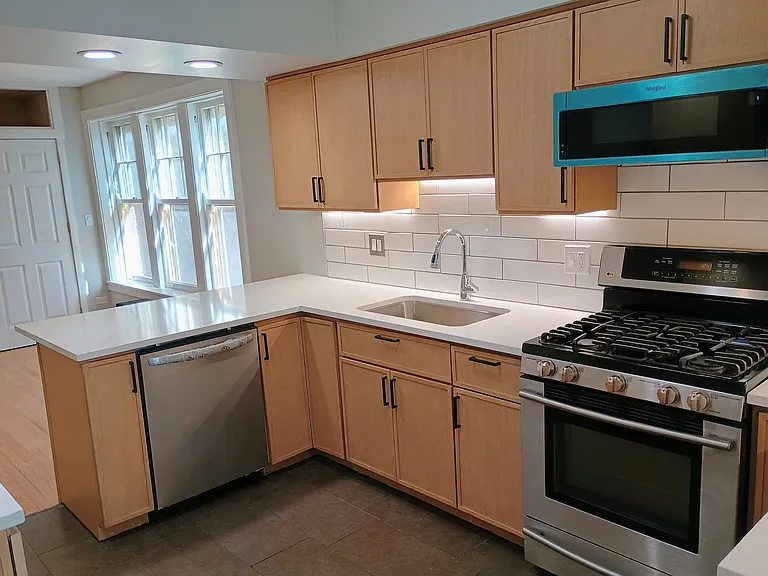 7444 N Damen Ave — Photo 5