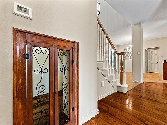 3rd image of 1009 Wood Creek Dr