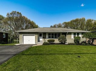 116 Huntshill Rd, Syracuse, NY 13209