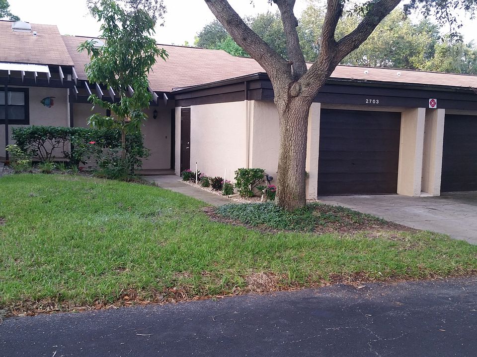 2703 Oak Circle
