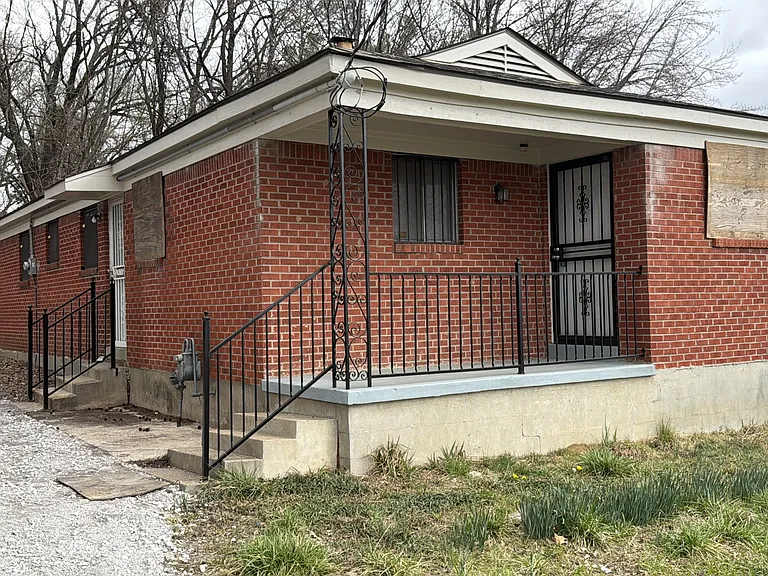 194 E Biscayne Rd — Photo 1