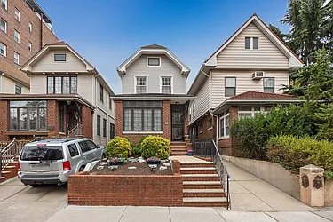 9221 Ridge Boulevard