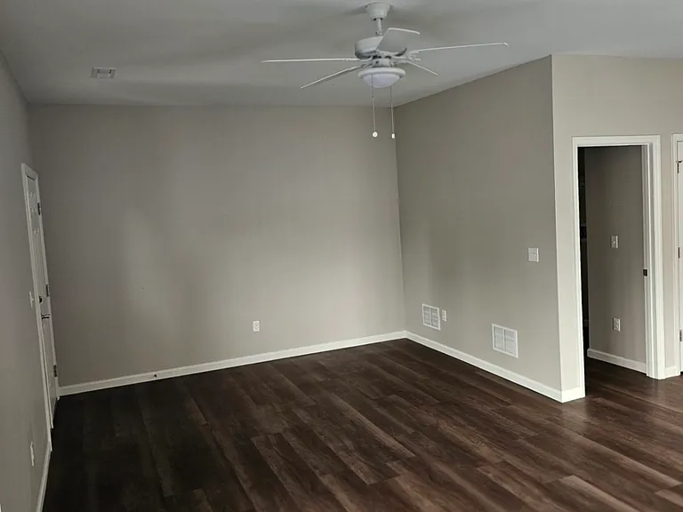 1420 Swallow Ln — Photo 6