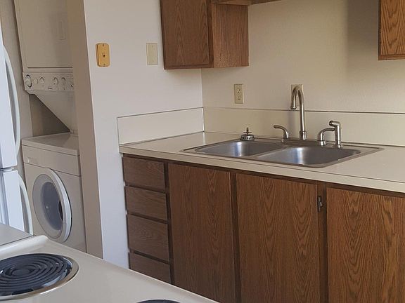 2nd image of 402 6th St APT 303