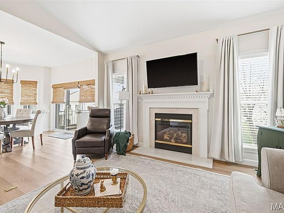 5th image of 244 Glasgow Dr
