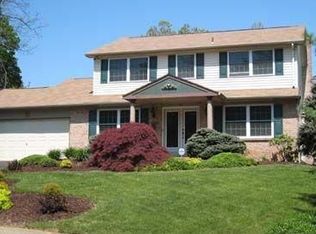 605 Overbrook Ln, Oreland, PA 19075