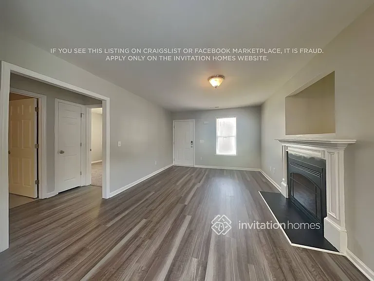 101 Blackthorne Ct — Photo 3