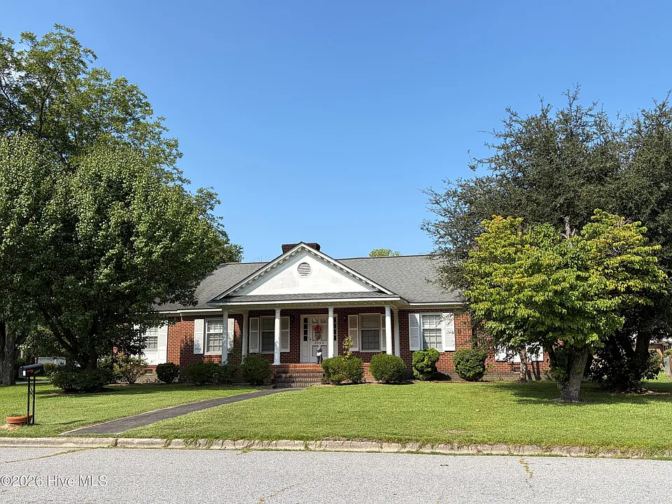 3004 S Elm St