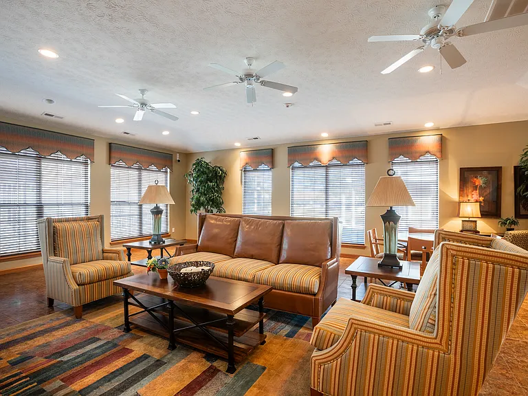 205 NE Hayes Dr — Photo 13