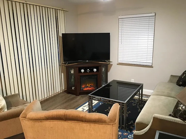 2251 Dartmouth Ave — Photo 3