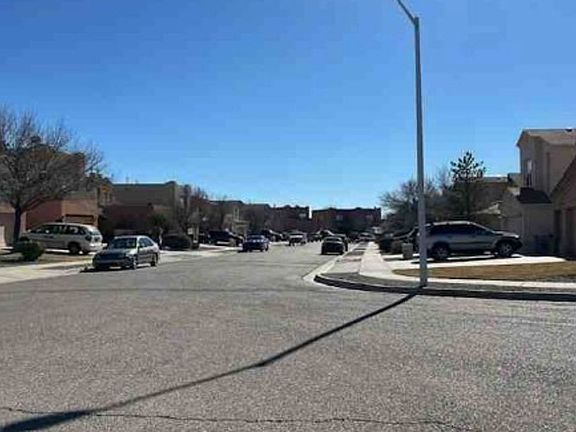 Exterior Neighborhood (street photo)