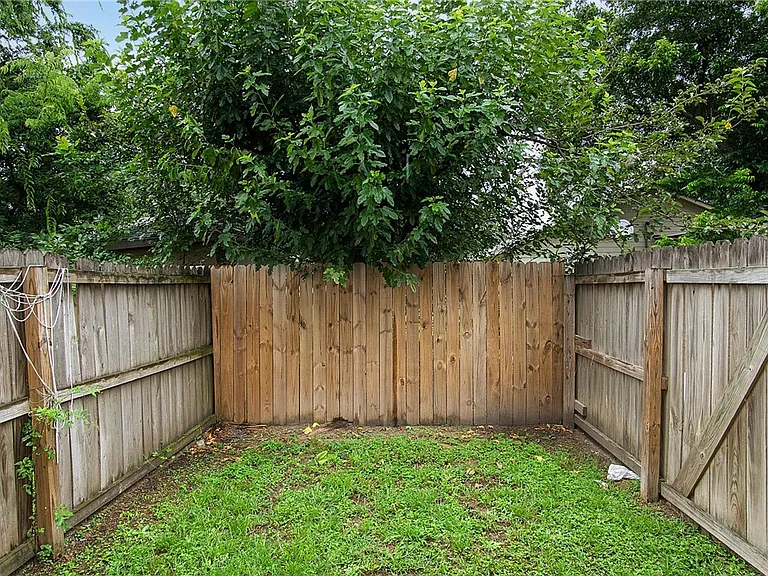 1102 Welsh Ave #B — Photo 16