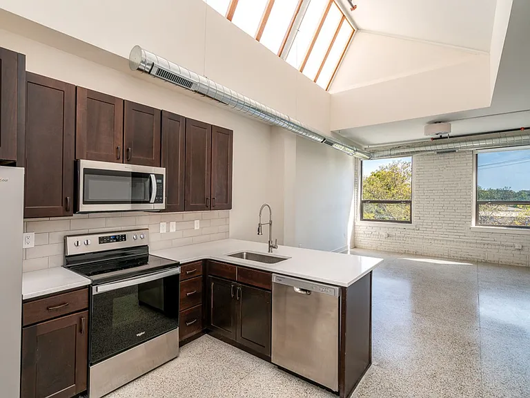 875 Michigan Ave — Photo 73