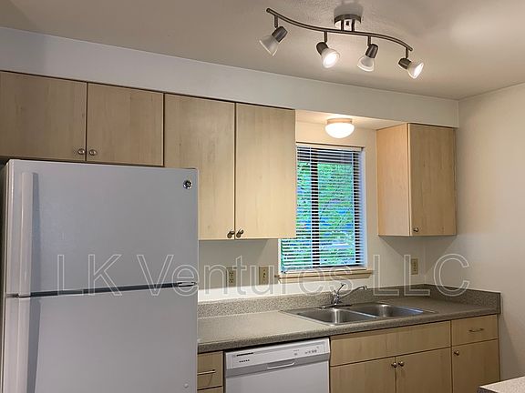 4th image of 49 NE Torval Canyon Rd APT 14