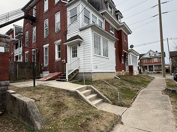 4th image of 49 W Commerce St