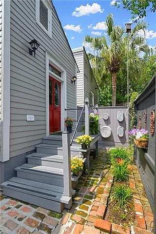 2020 Dauphine St — Photo 25