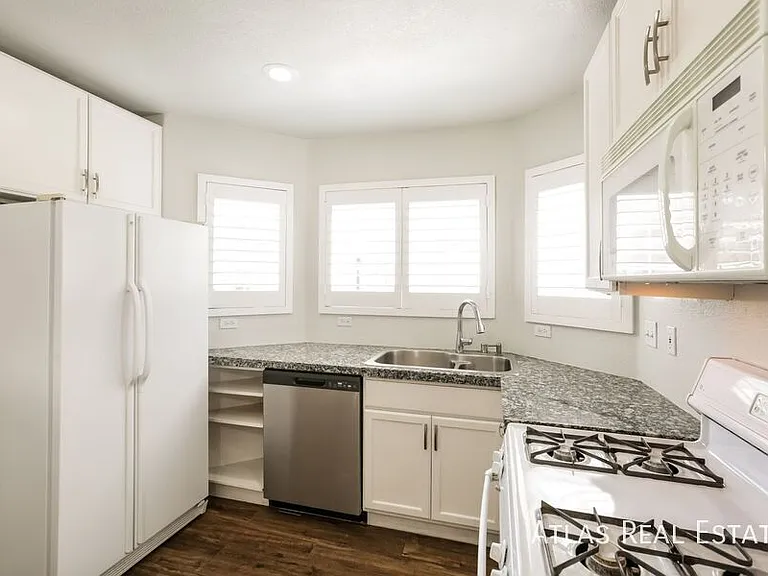 8840 Cornwall Glen Ave — Photo 6