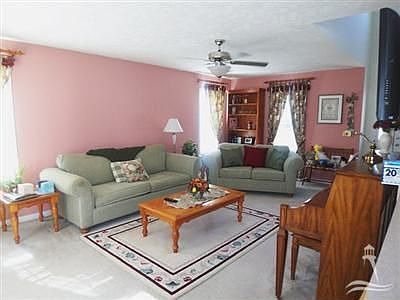 3rd image of 118 Stoney Creek Ln