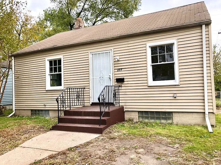 277 Lincoln St — Photo 1