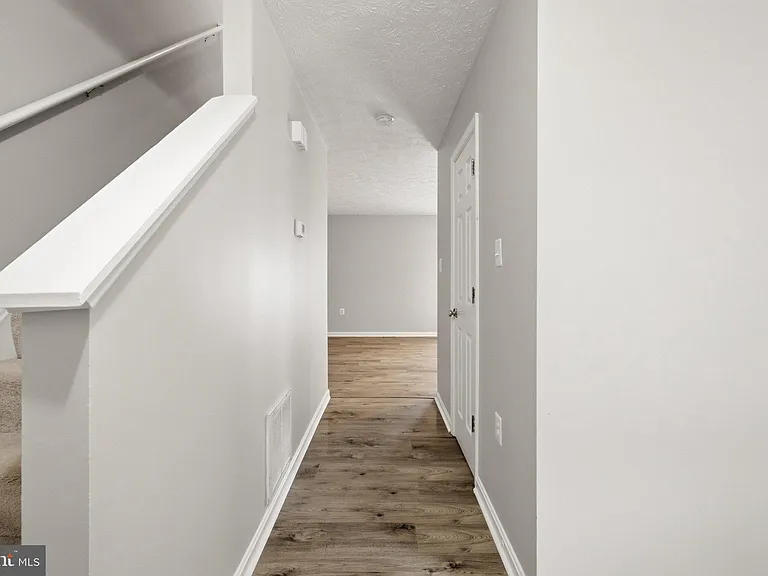 219 Surrey Club Ln — Photo 5